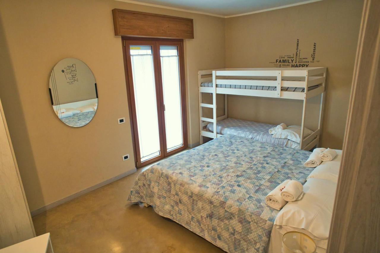 Vanda Luxury House Near Gardaland And Garda Lake Castelnuovo del Garda Exterior photo