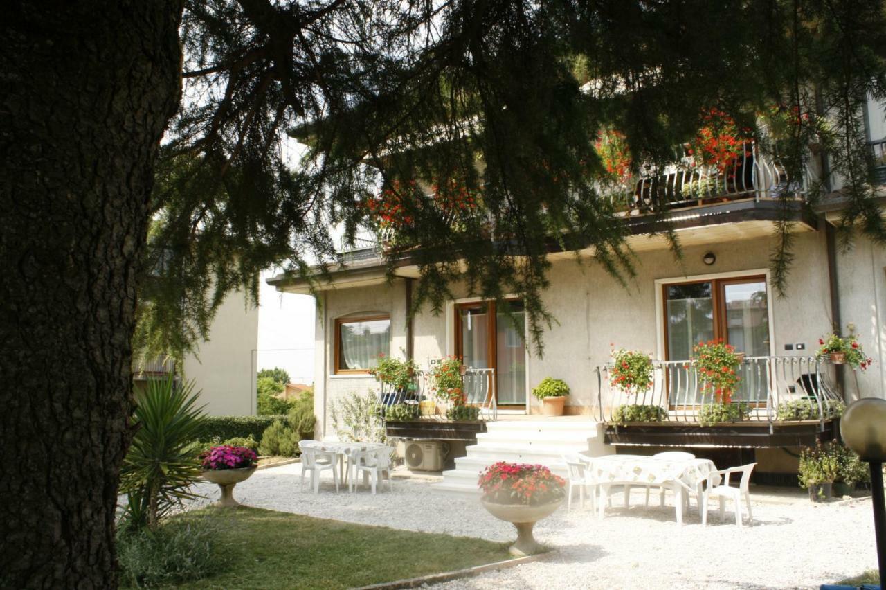 Vanda Luxury House Near Gardaland And Garda Lake Castelnuovo del Garda Exterior photo